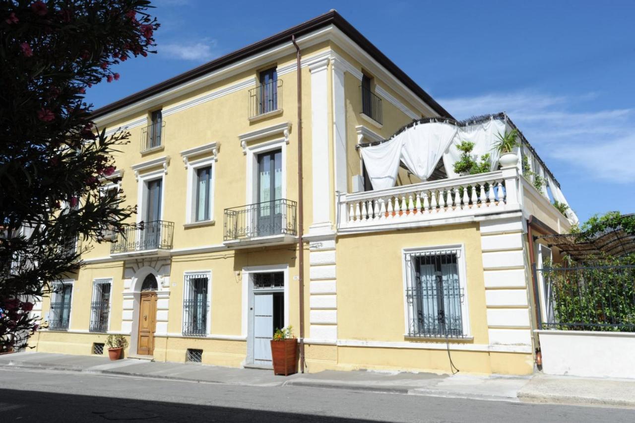 Palazzo Scura Bed & Breakfast Vaccarizzo Albanese Bagian luar foto